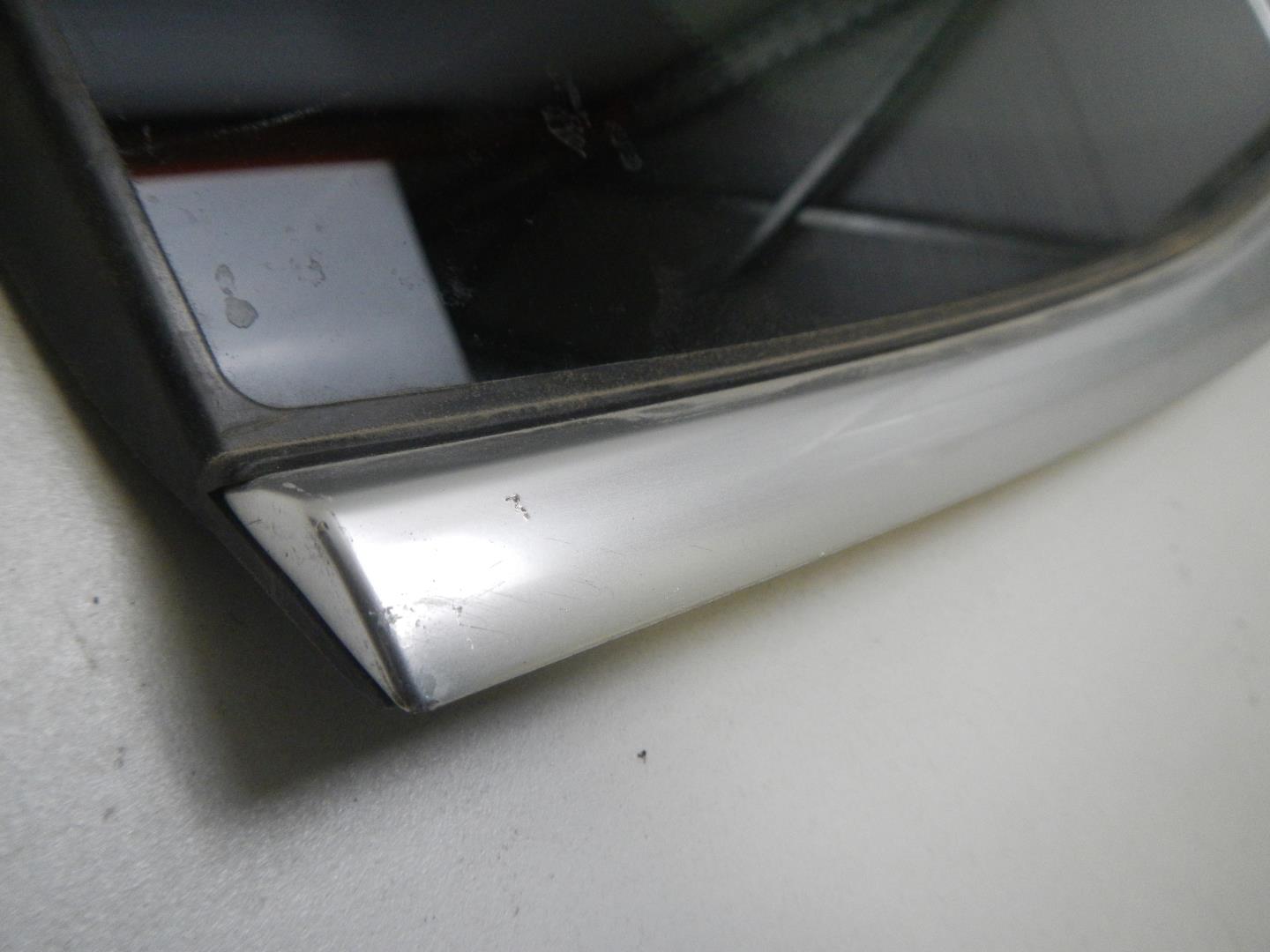 Стекло кузовное глухое левое