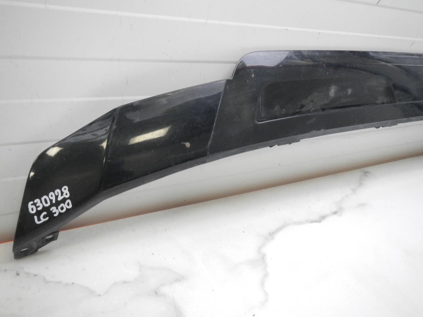 Накладка переднего бампера