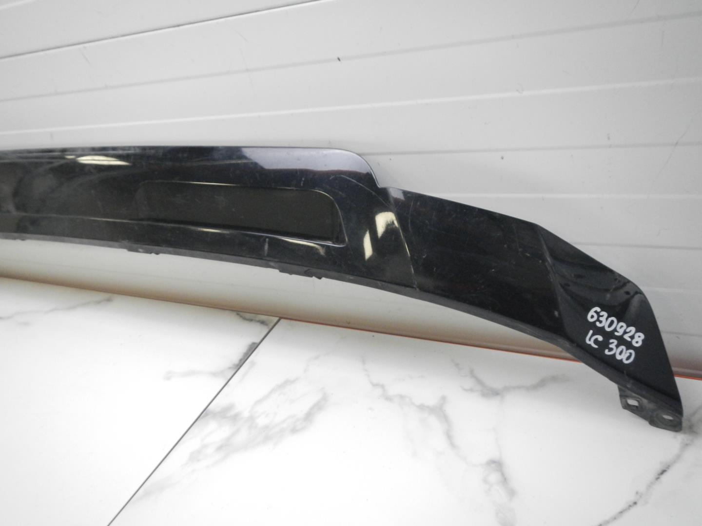 Накладка переднего бампера