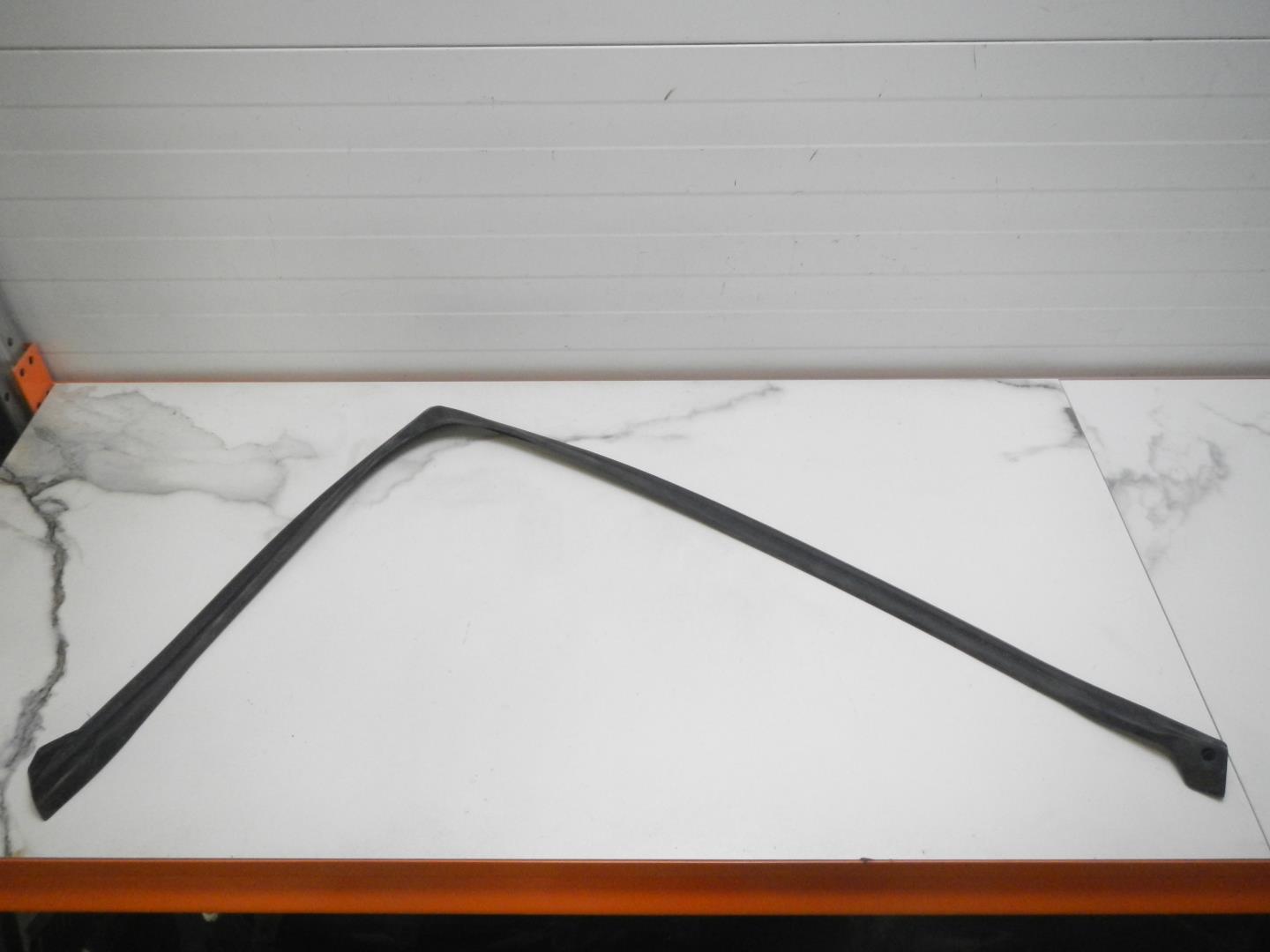 Уплотнитель задней левой двери