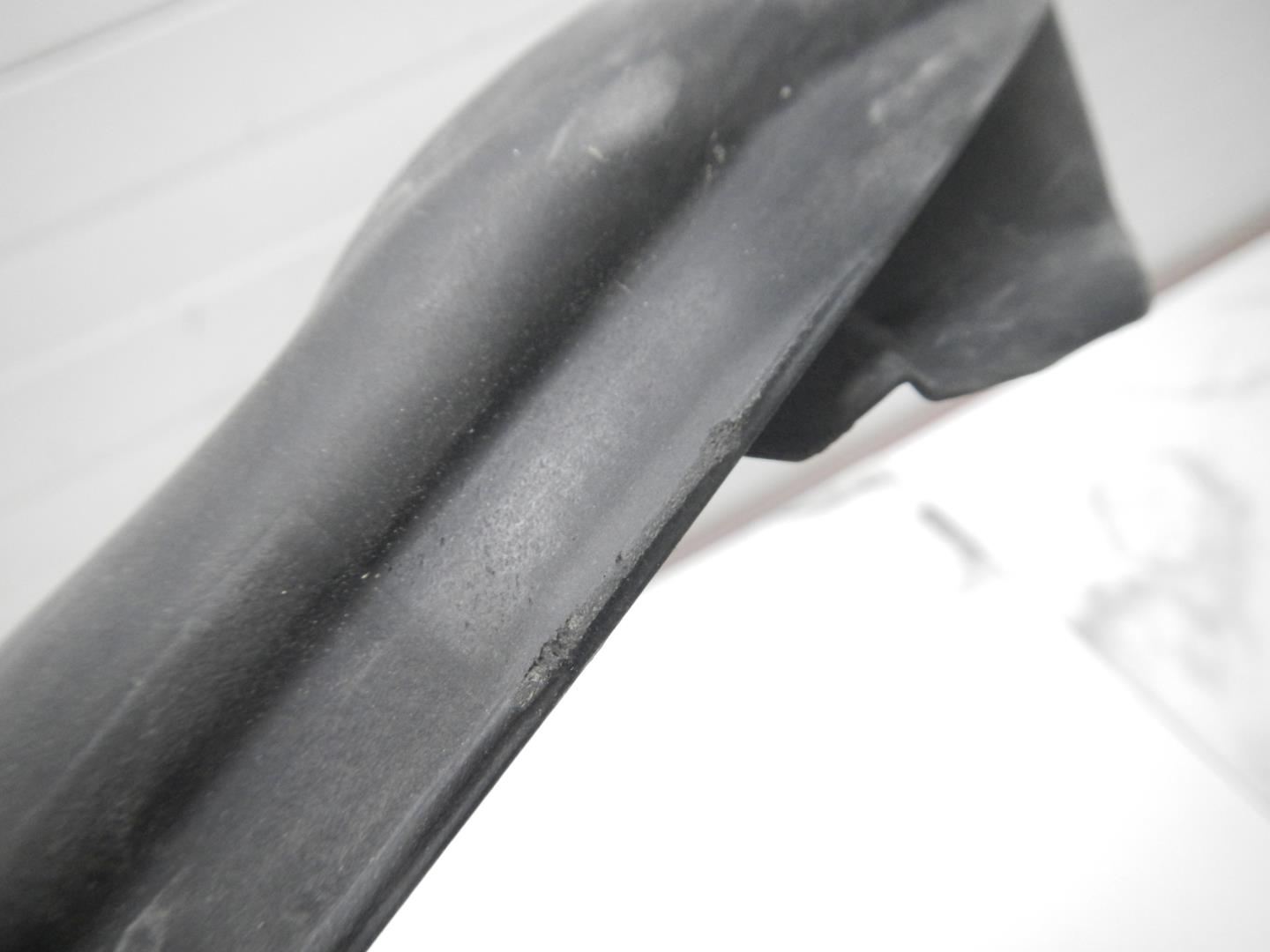 Уплотнитель задней левой двери