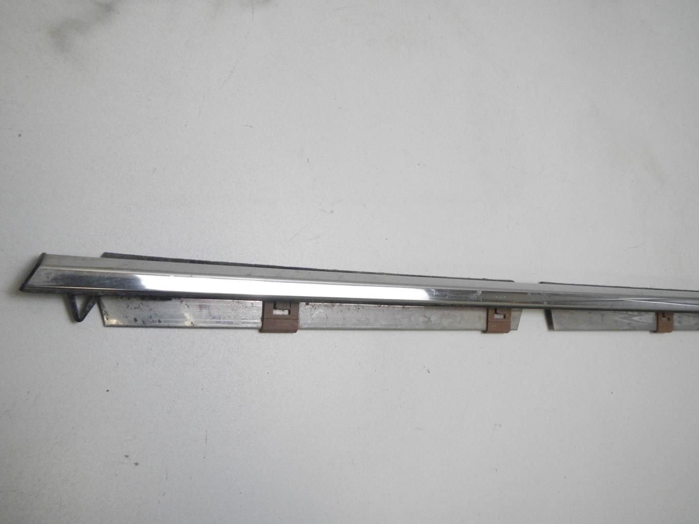 Молдинг задней левой двери