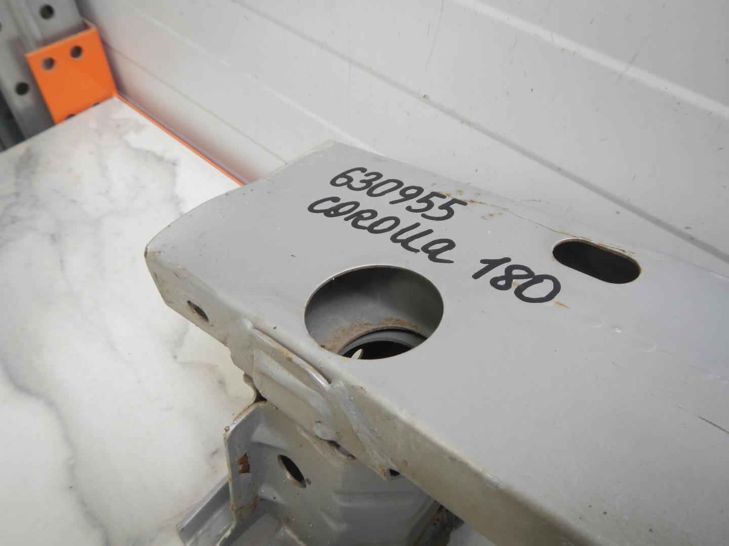 Усилитель переднего бампера