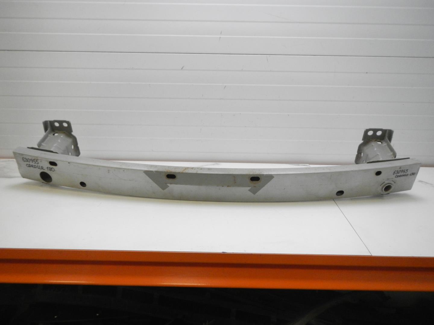 Усилитель переднего бампера