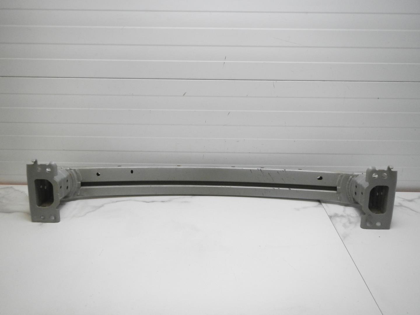 Усилитель переднего бампера