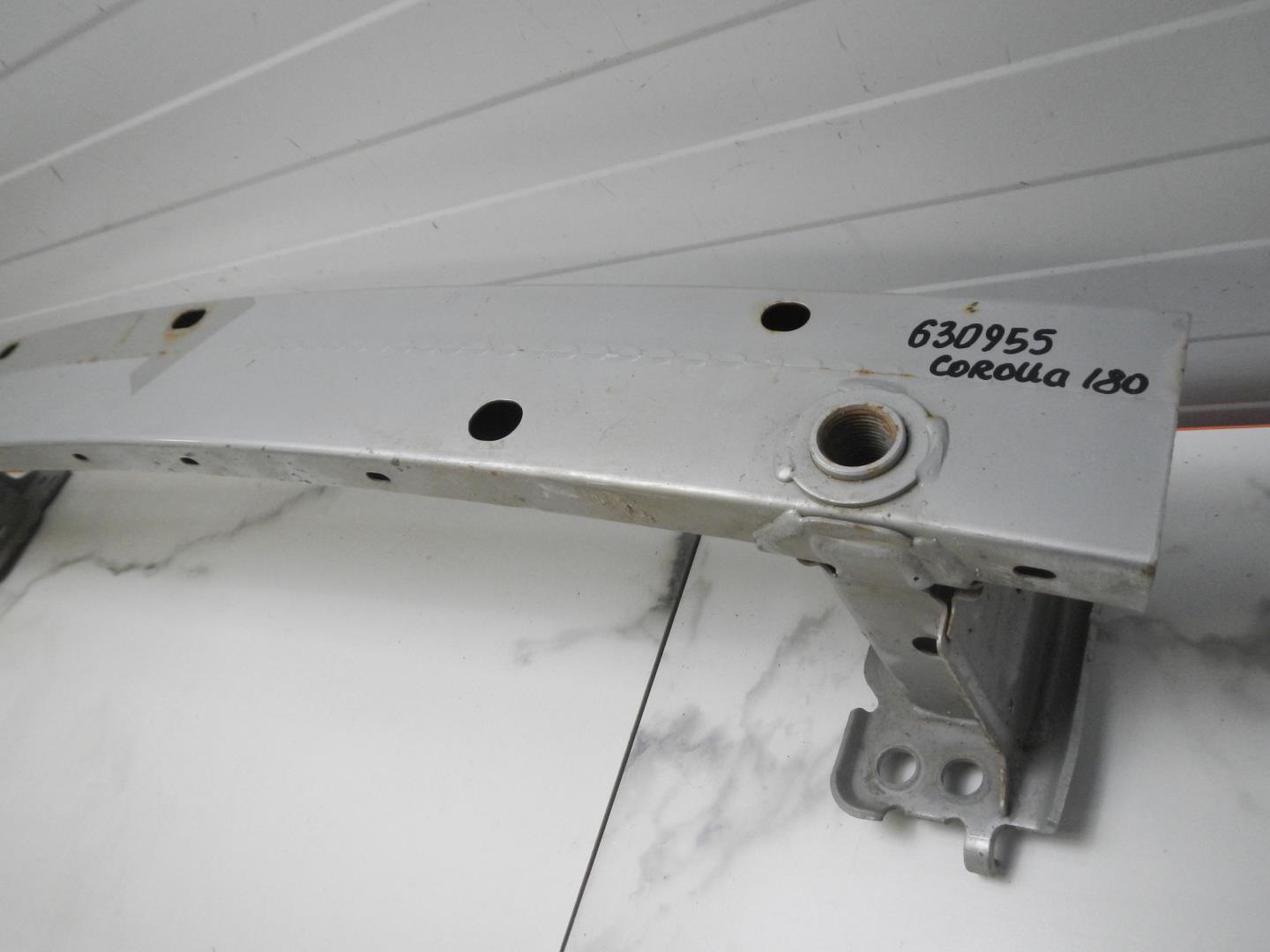 Усилитель переднего бампера