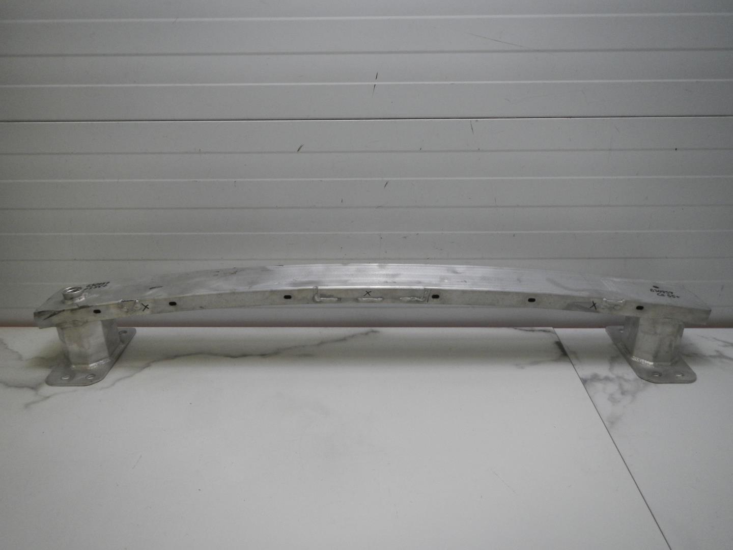 Усилитель переднего бампера