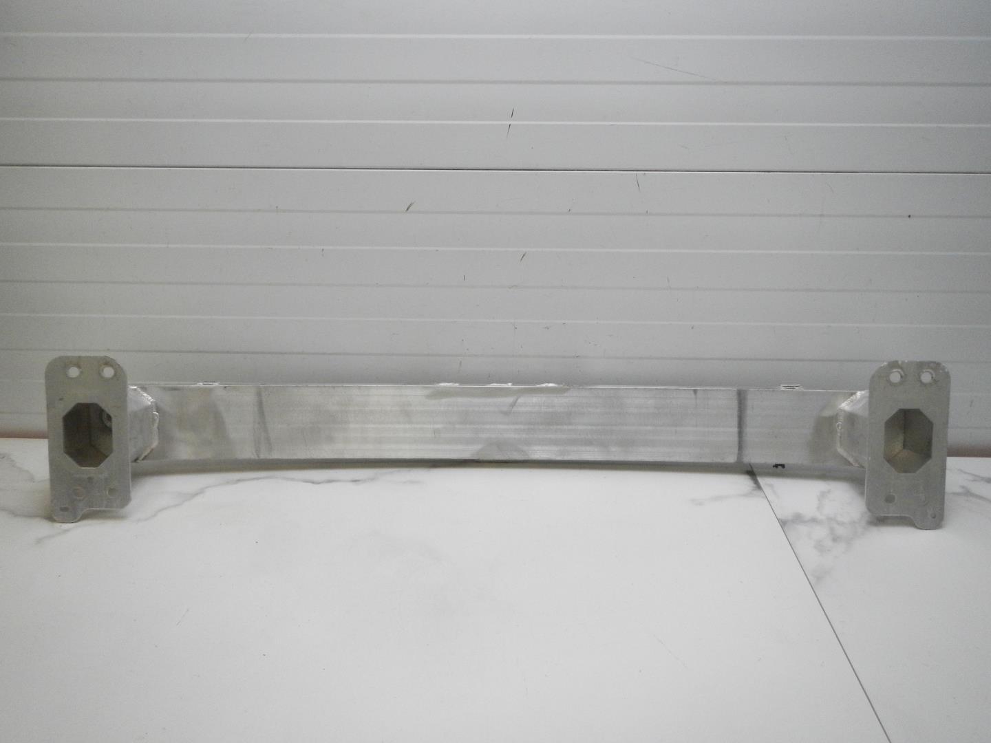 Усилитель переднего бампера