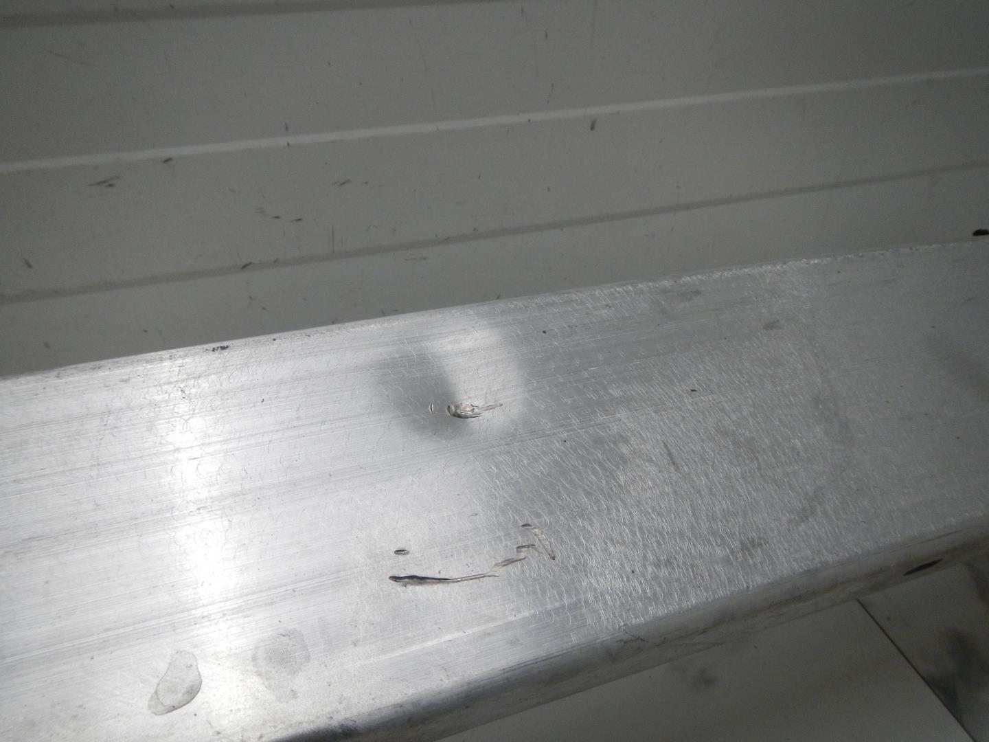 Усилитель переднего бампера