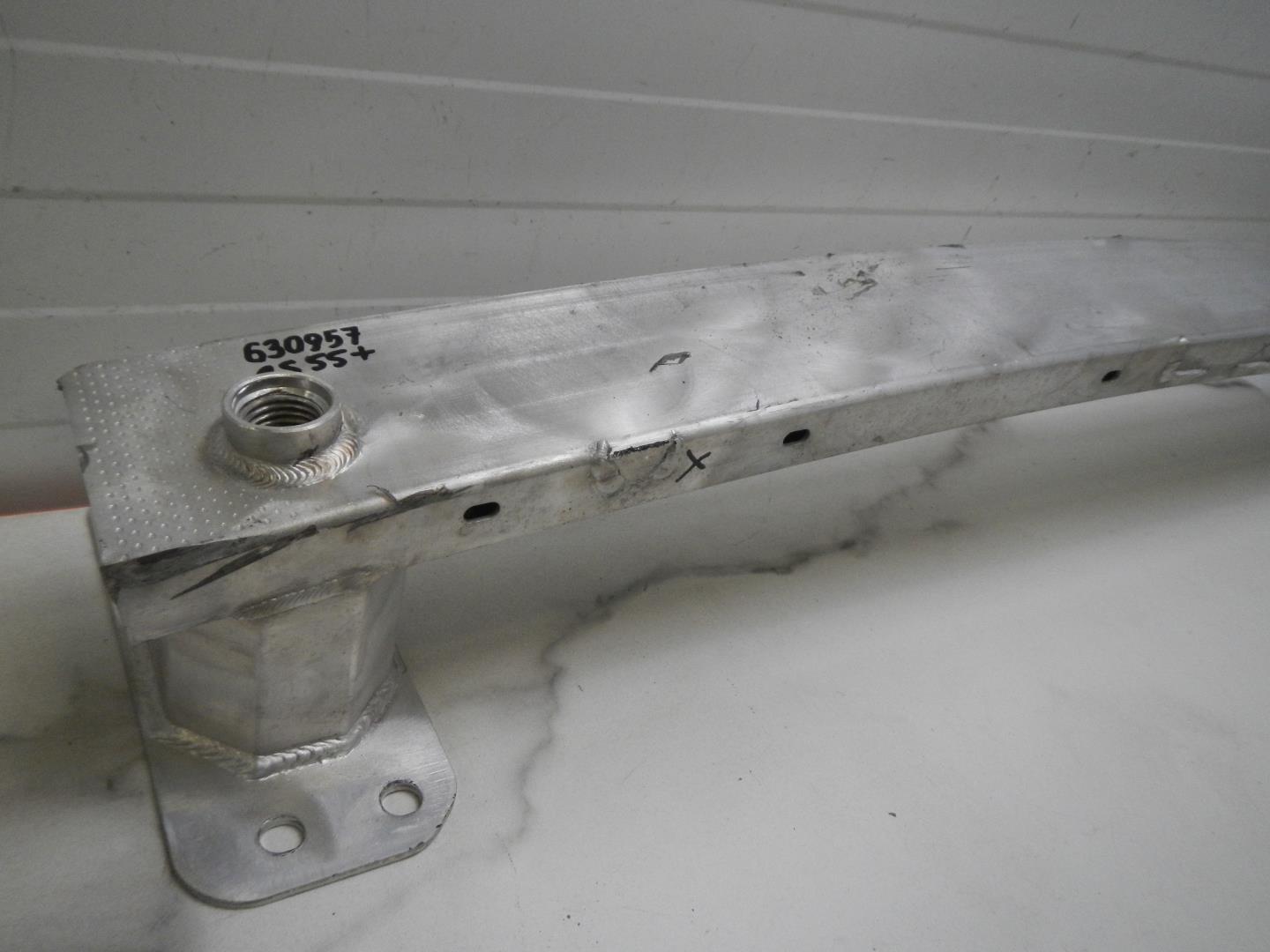 Усилитель переднего бампера