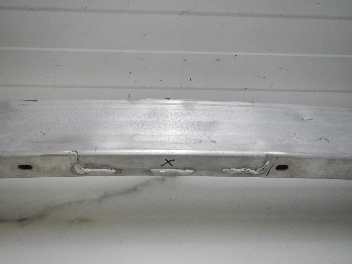 Усилитель переднего бампера