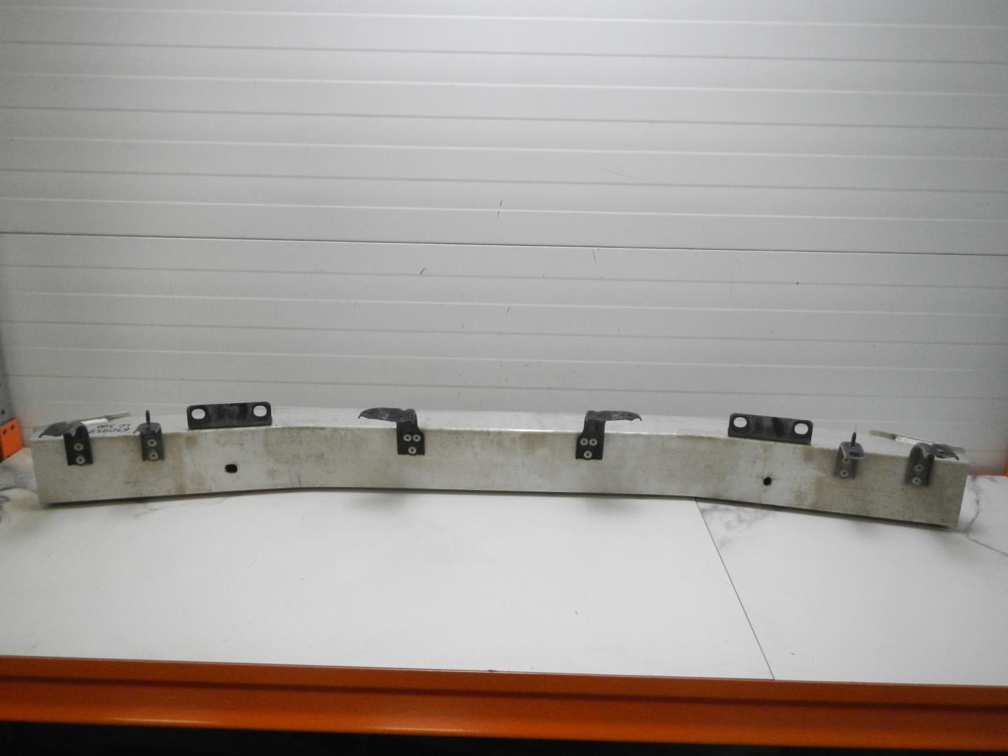 Усилитель переднего бампера