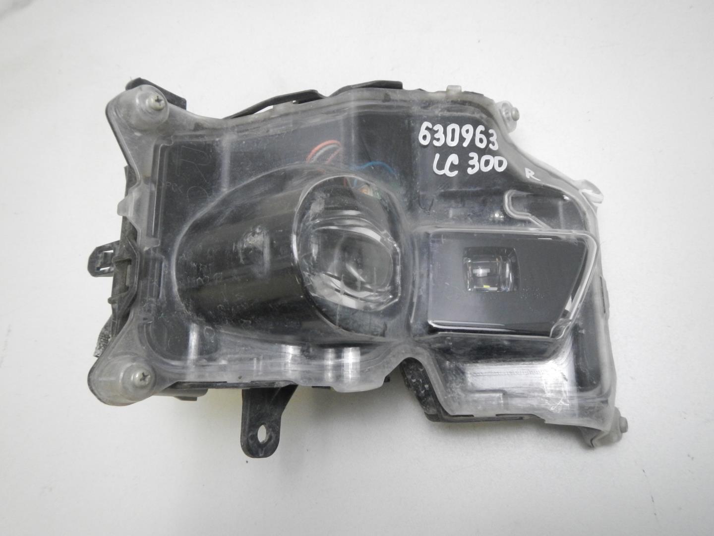 Фара противотуманная правая