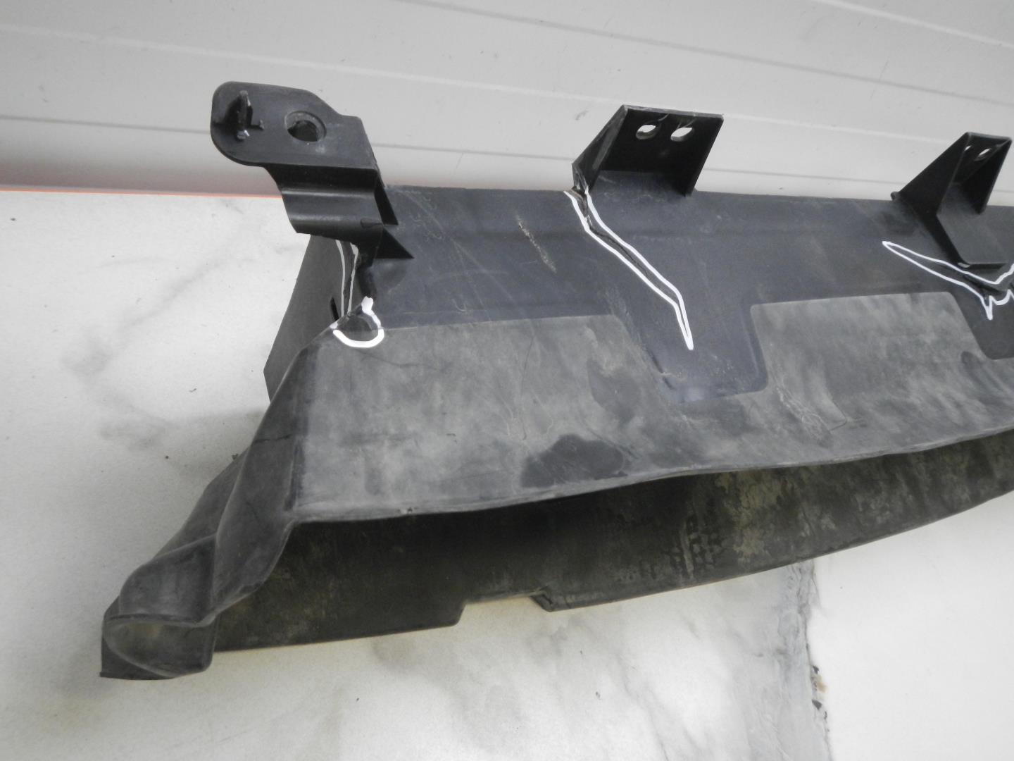 Воздуховод радиатора нижний