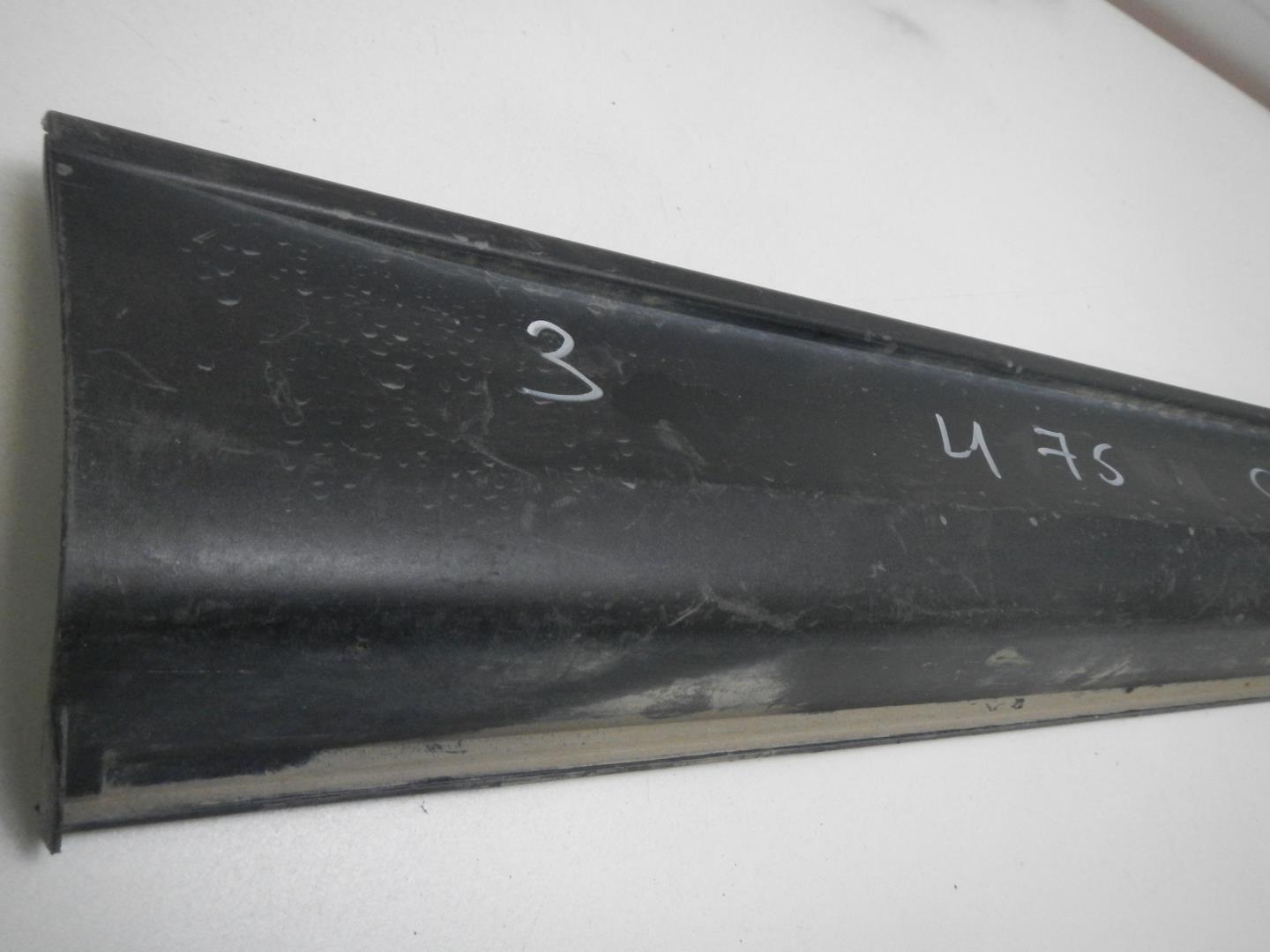 Молдинг задней правой двери