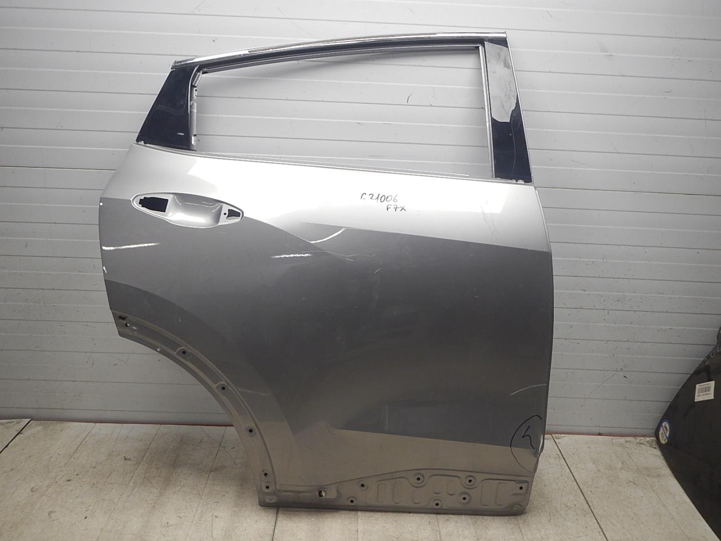 Дверь задняя правая