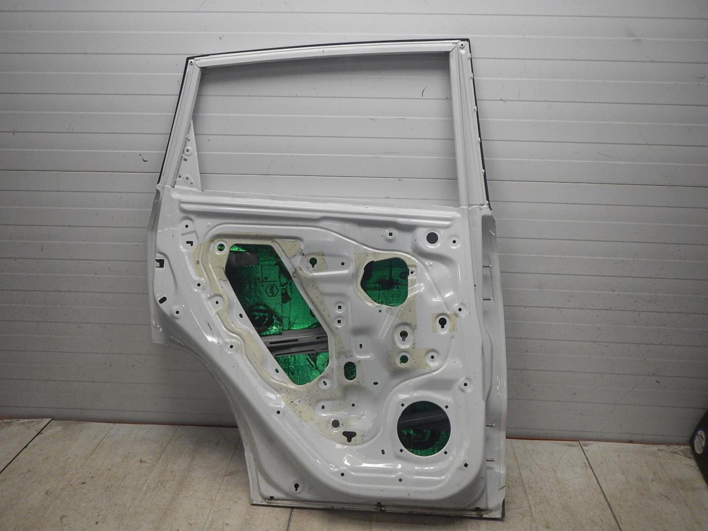 Дверь задняя левая