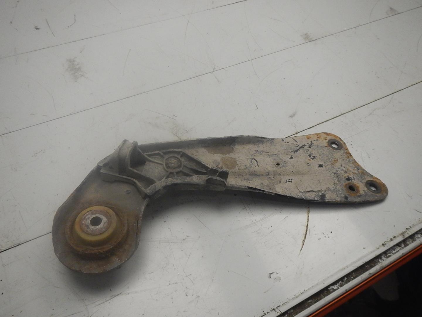 Рычаг задний продольный левый