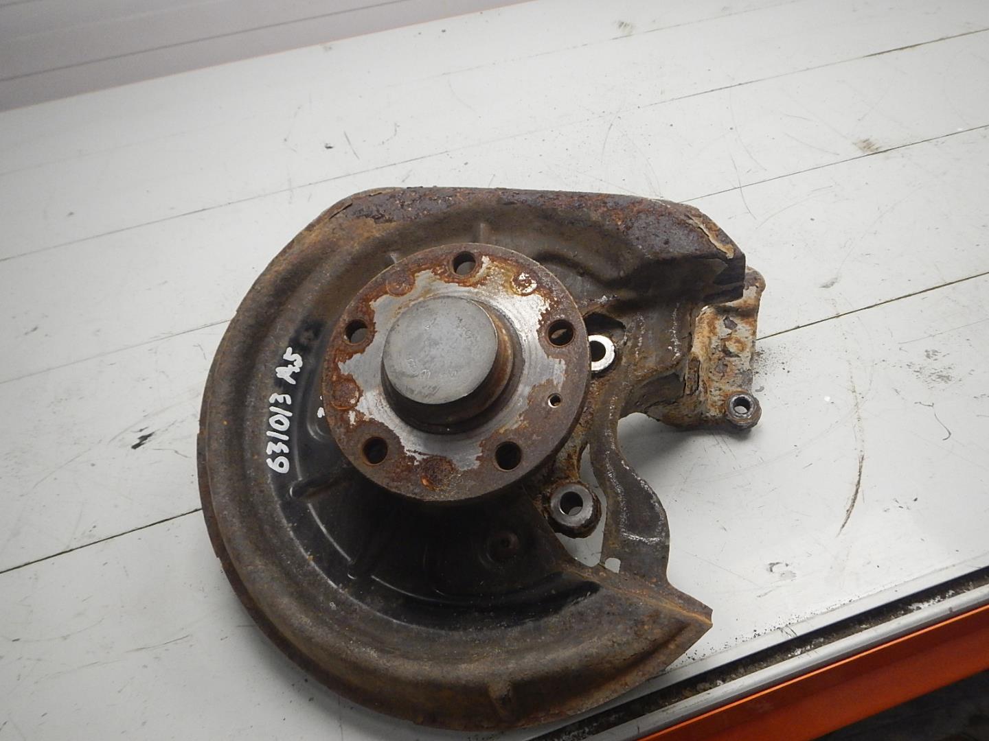 Кулак поворотный задний левый