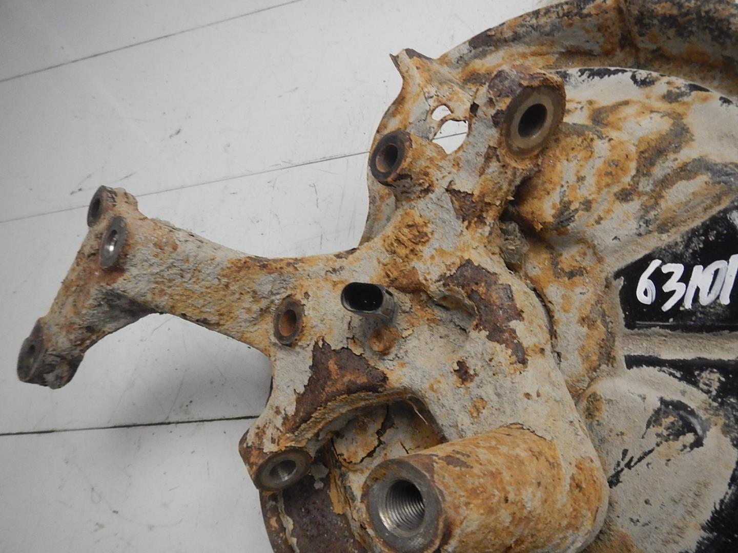 Кулак поворотный задний правый