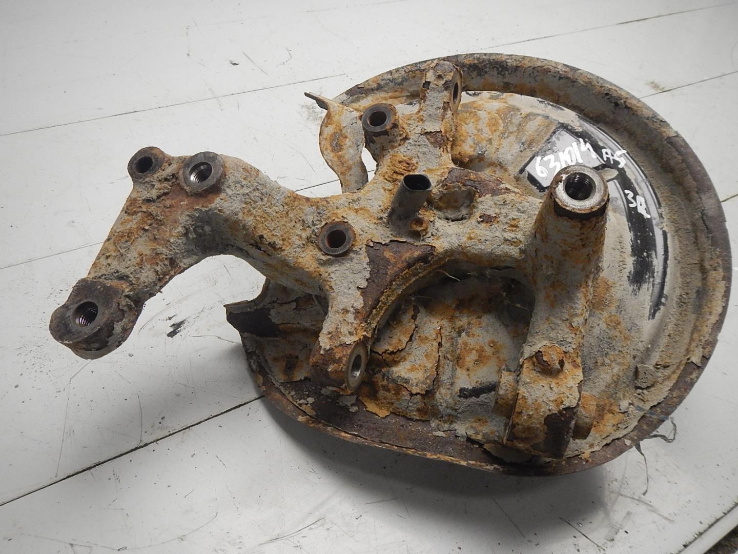 Кулак поворотный задний правый