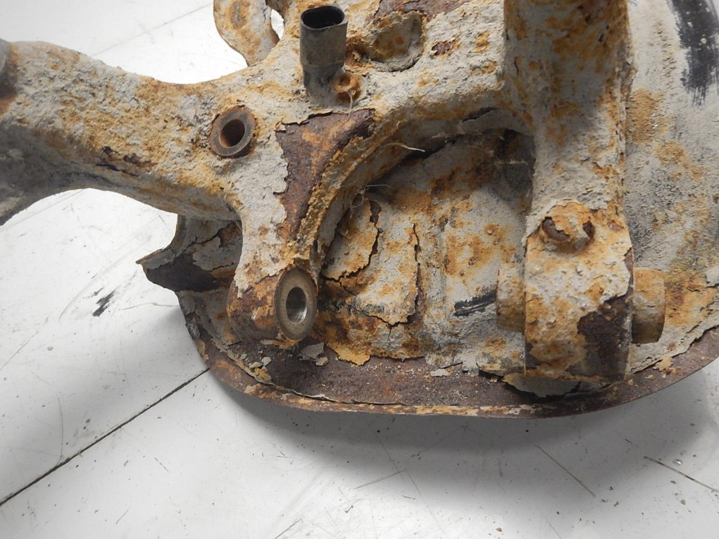 Кулак поворотный задний правый