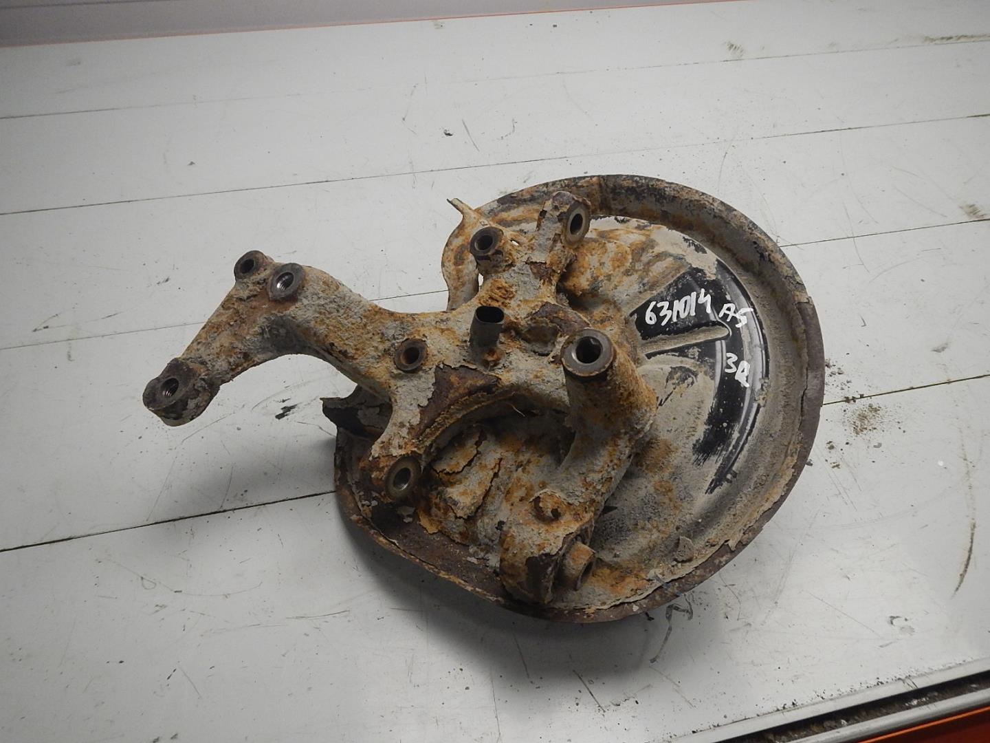 Кулак поворотный задний правый