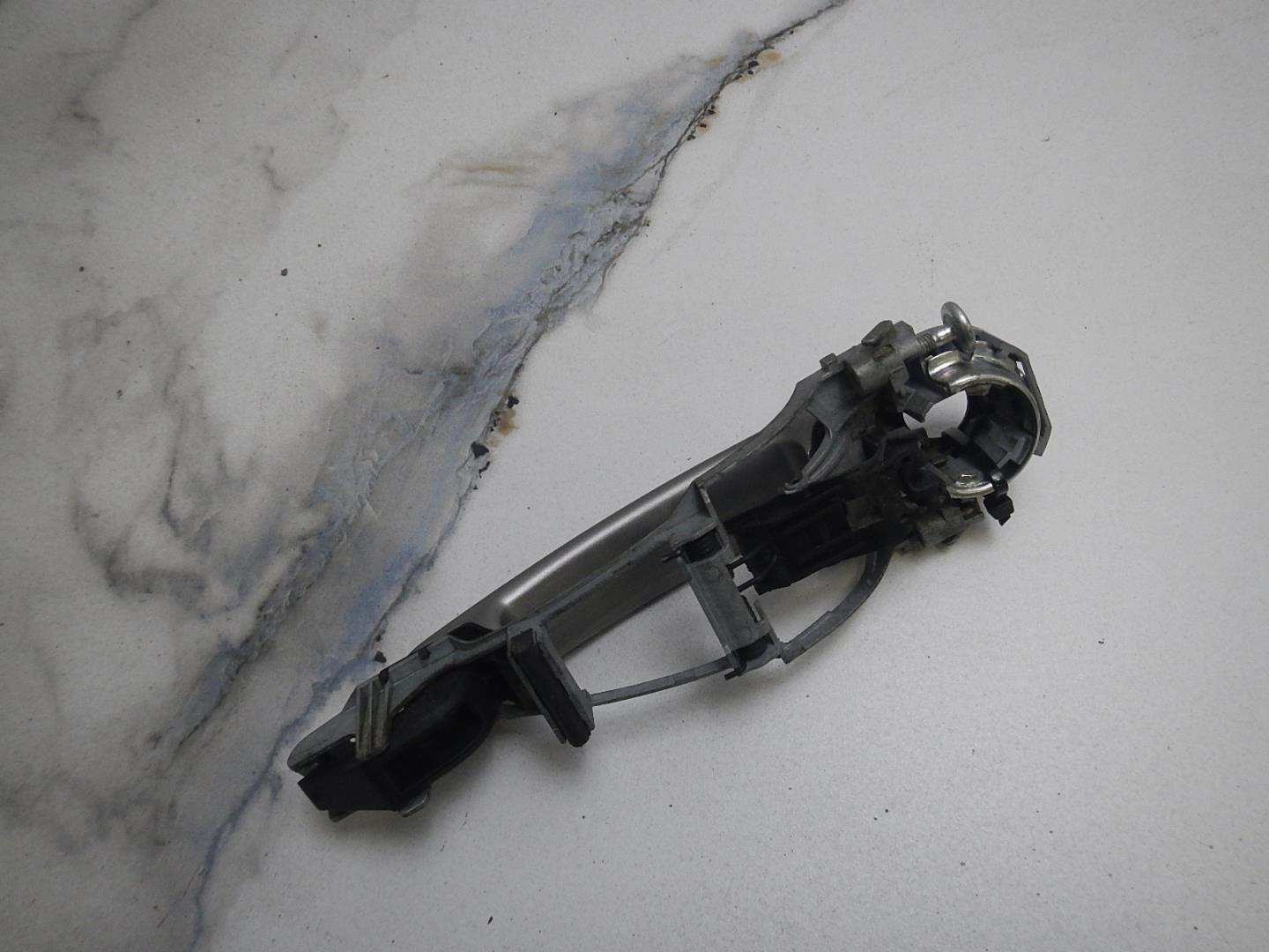 Ручка двери передней наружная левая