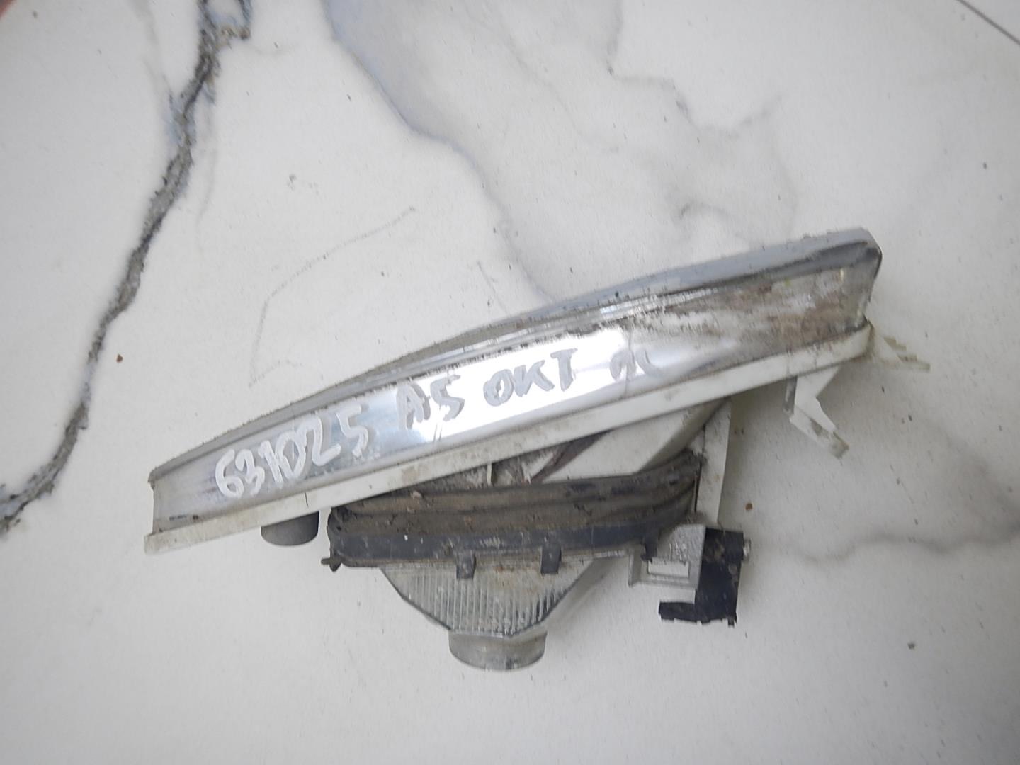 Фара противотуманная левая