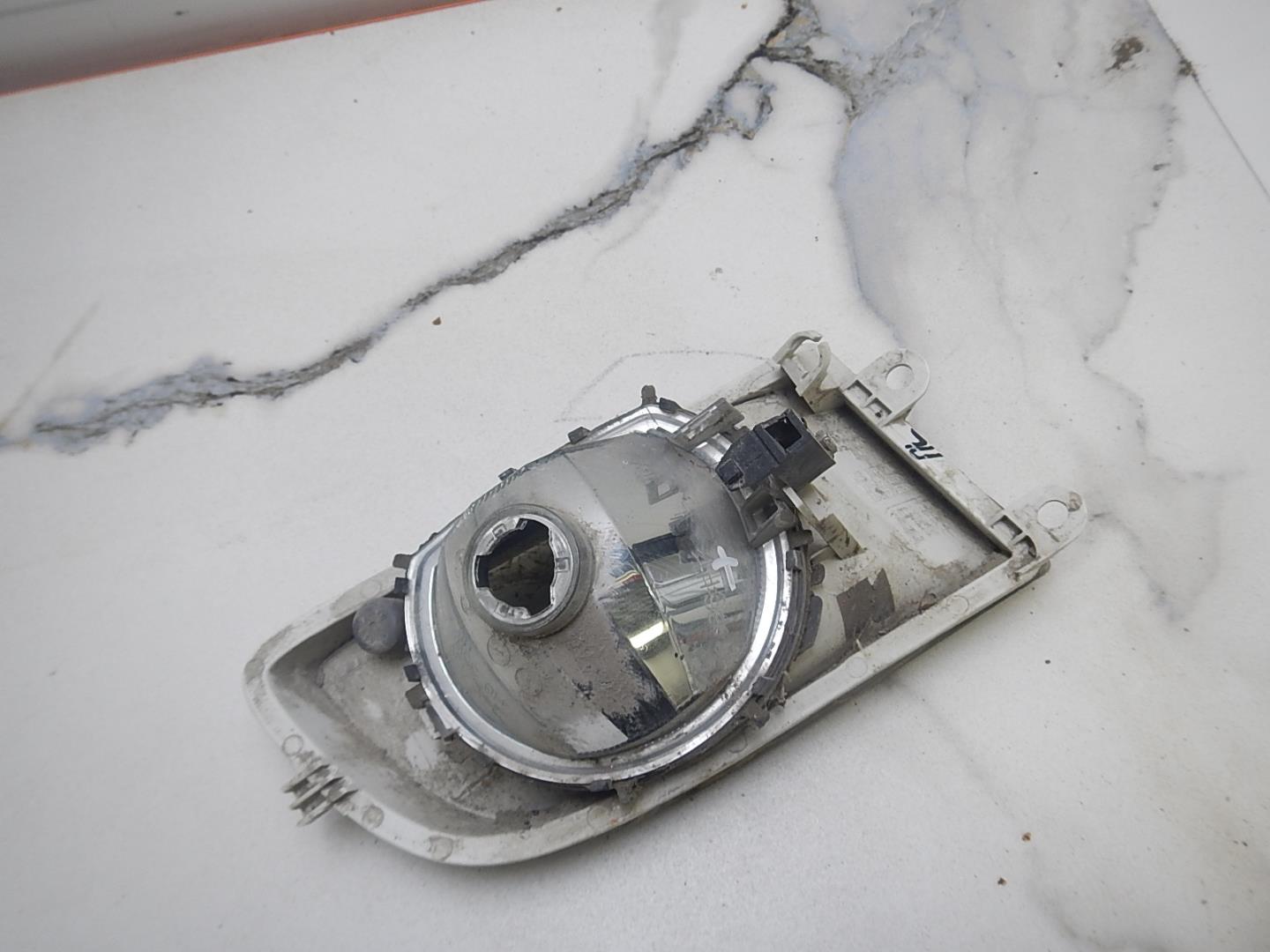 Фара противотуманная левая