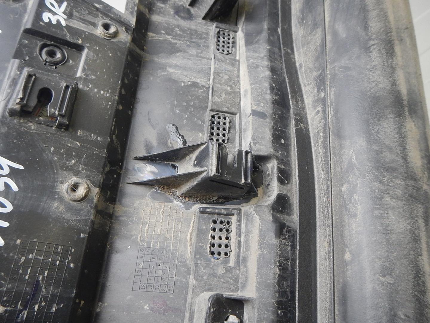 Молдинг задней правой двери