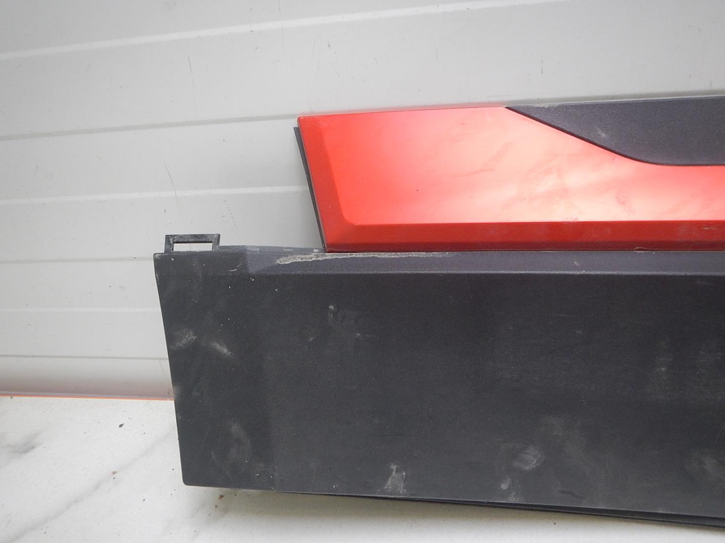 Молдинг задней правой двери