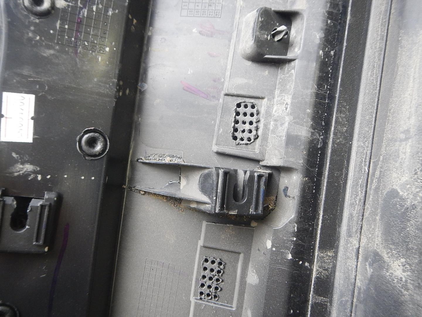 Молдинг задней правой двери