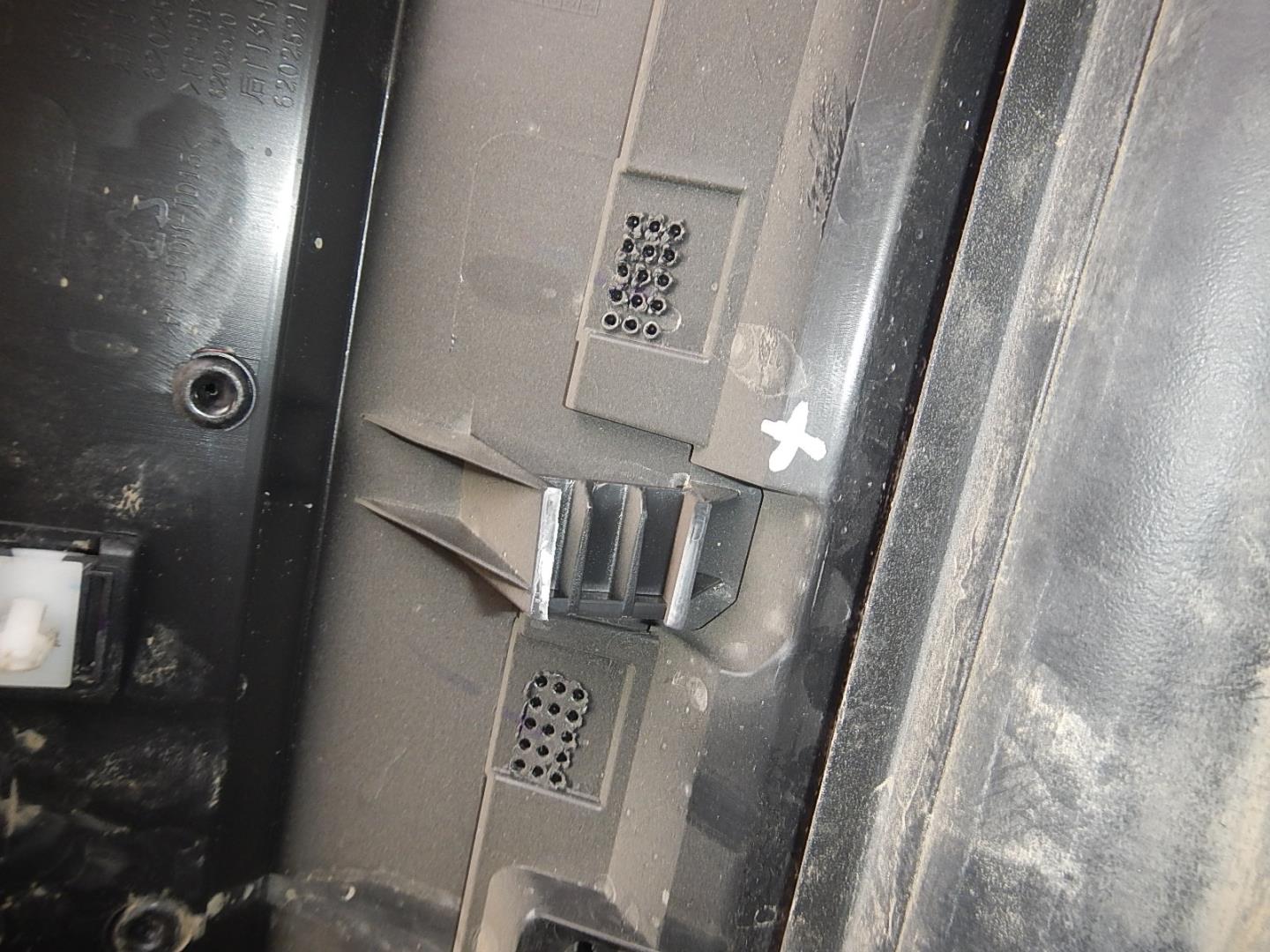 Молдинг задней правой двери