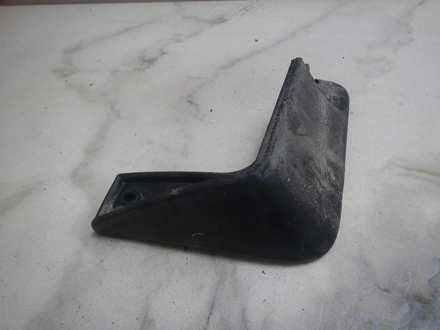 Брызговик передний левый