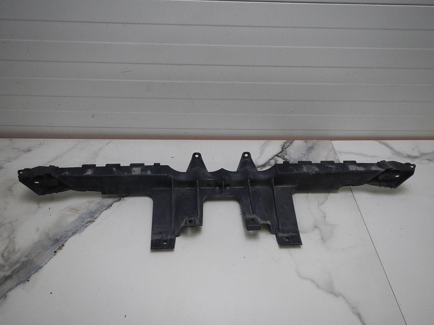 Кронштейн решетки радиатора