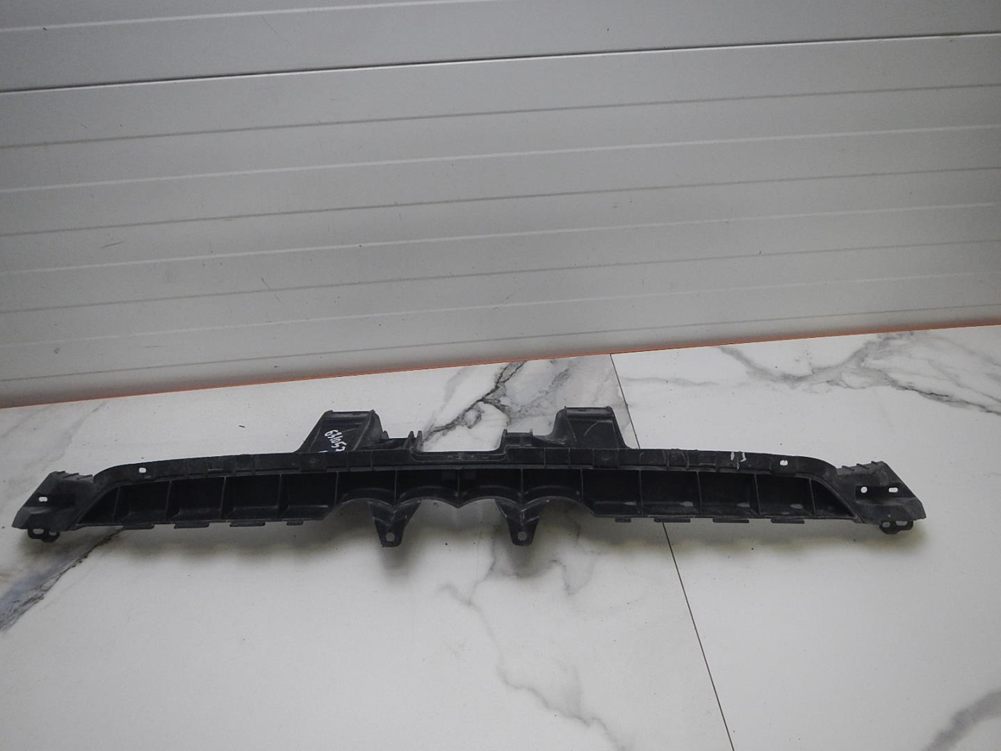 Кронштейн решетки радиатора