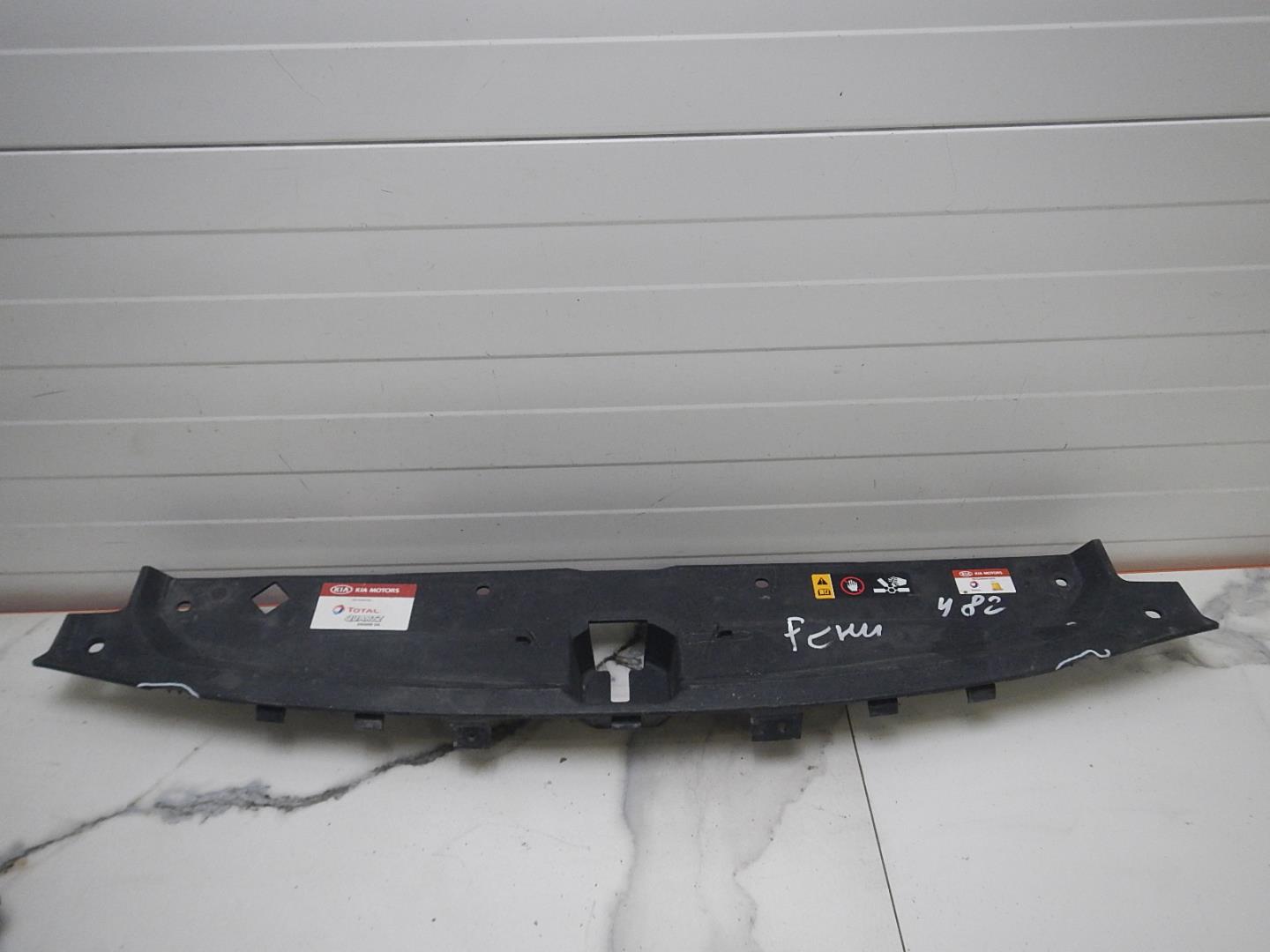 Кожух замка капота