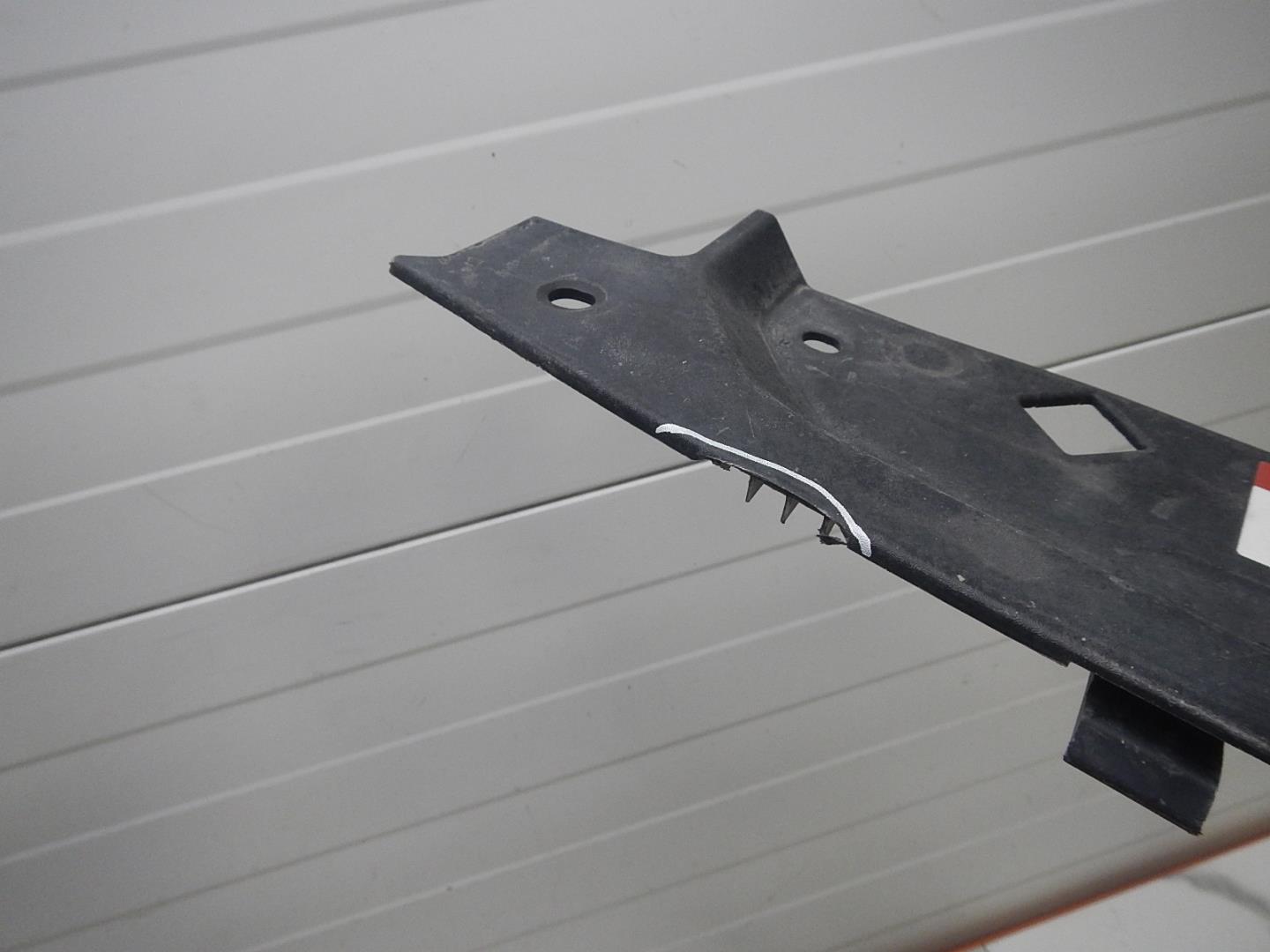 Кожух замка капота