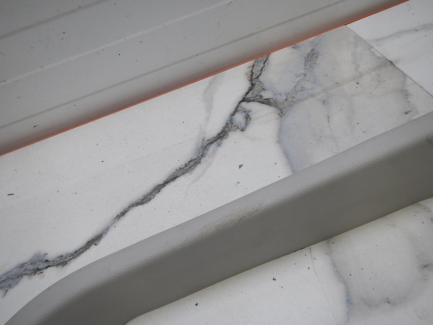 Обшивка двери багажника