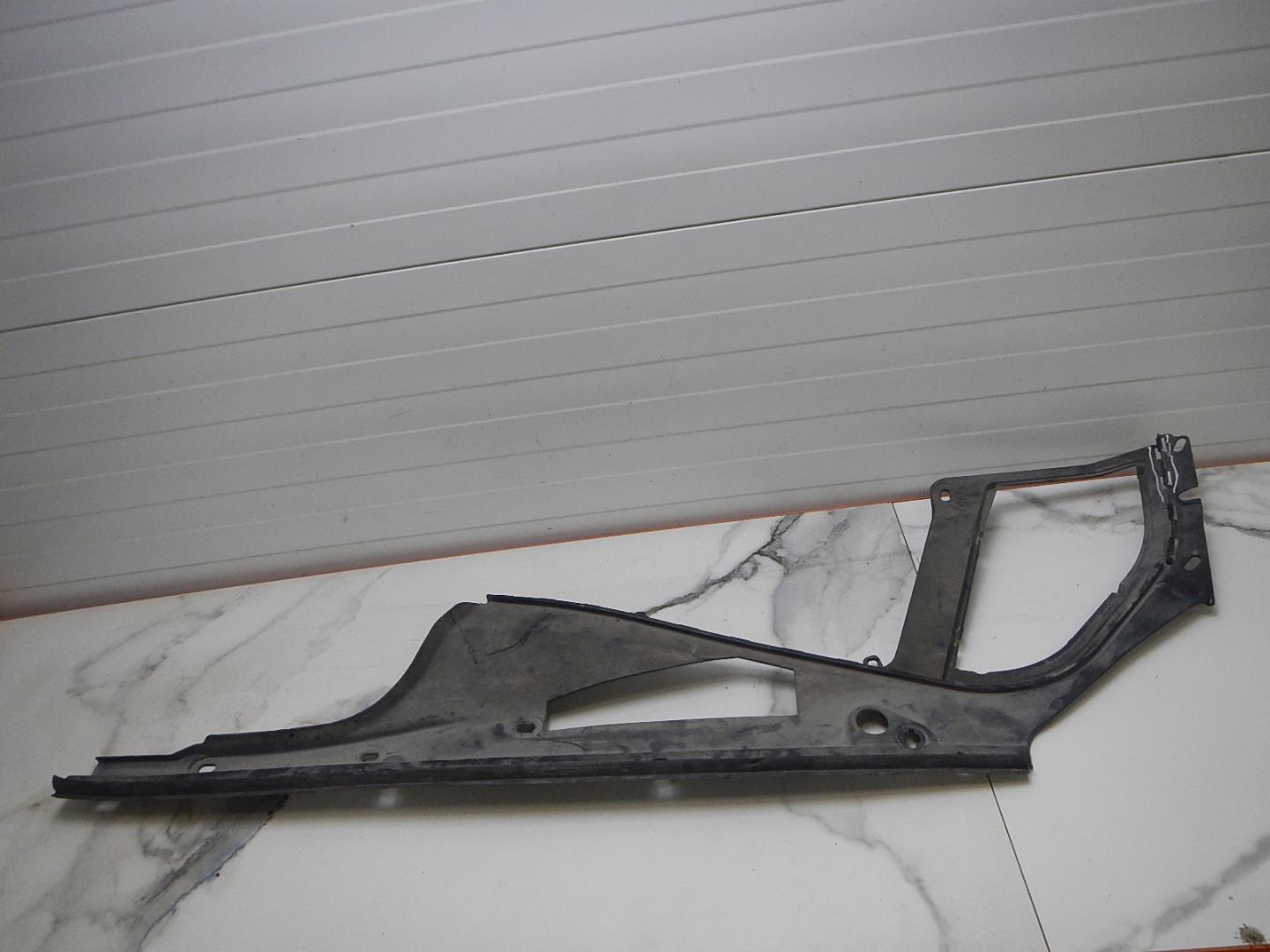 Кожух замка капота