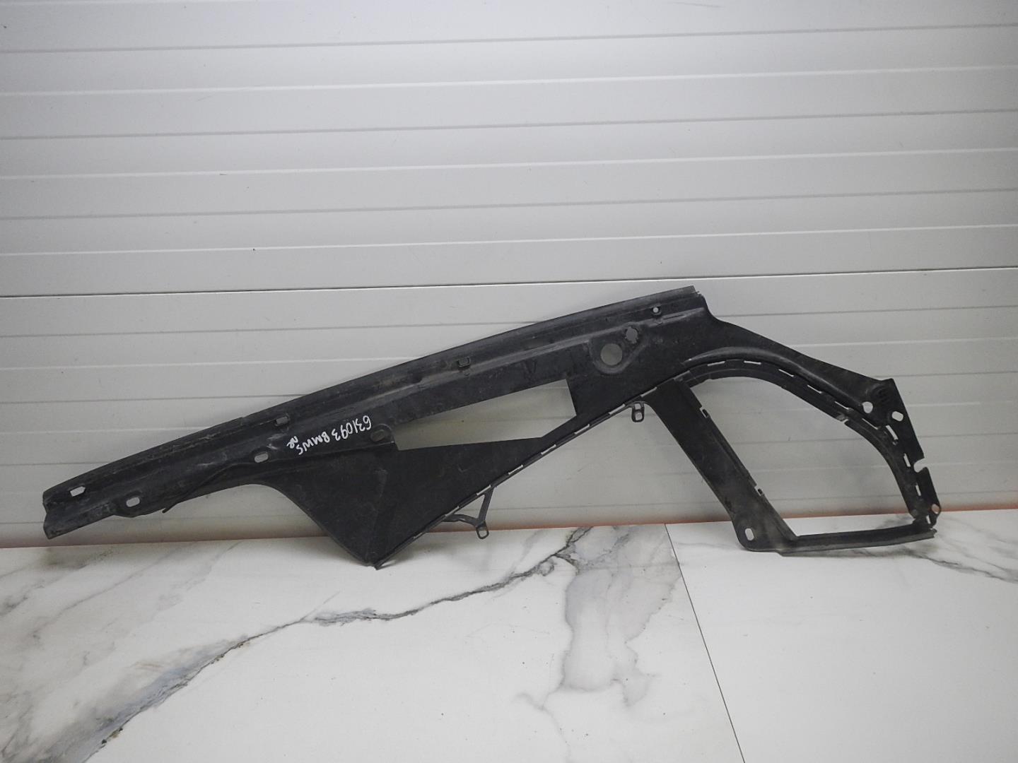 Кожух замка капота