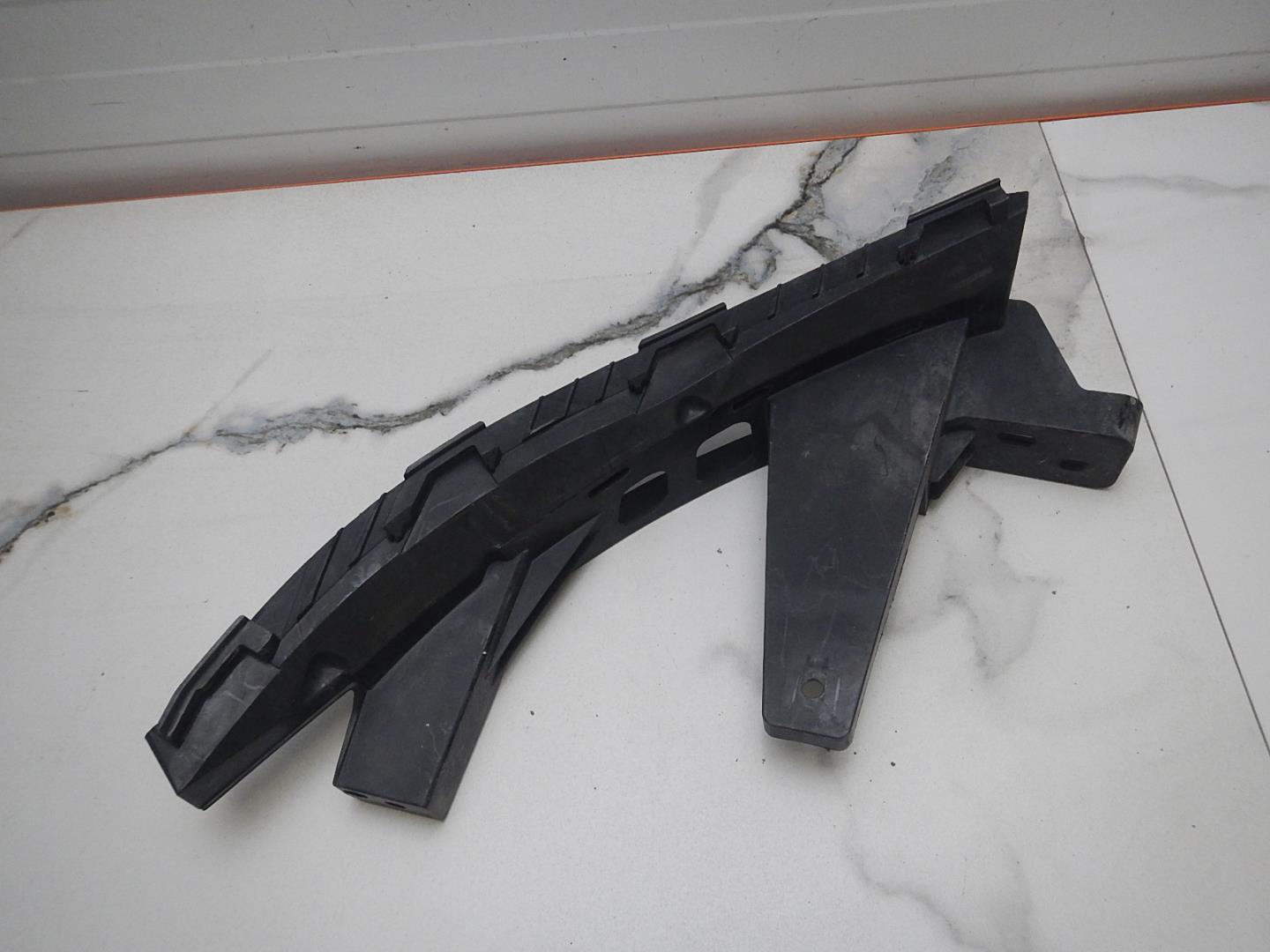 Кронштейн фар левый