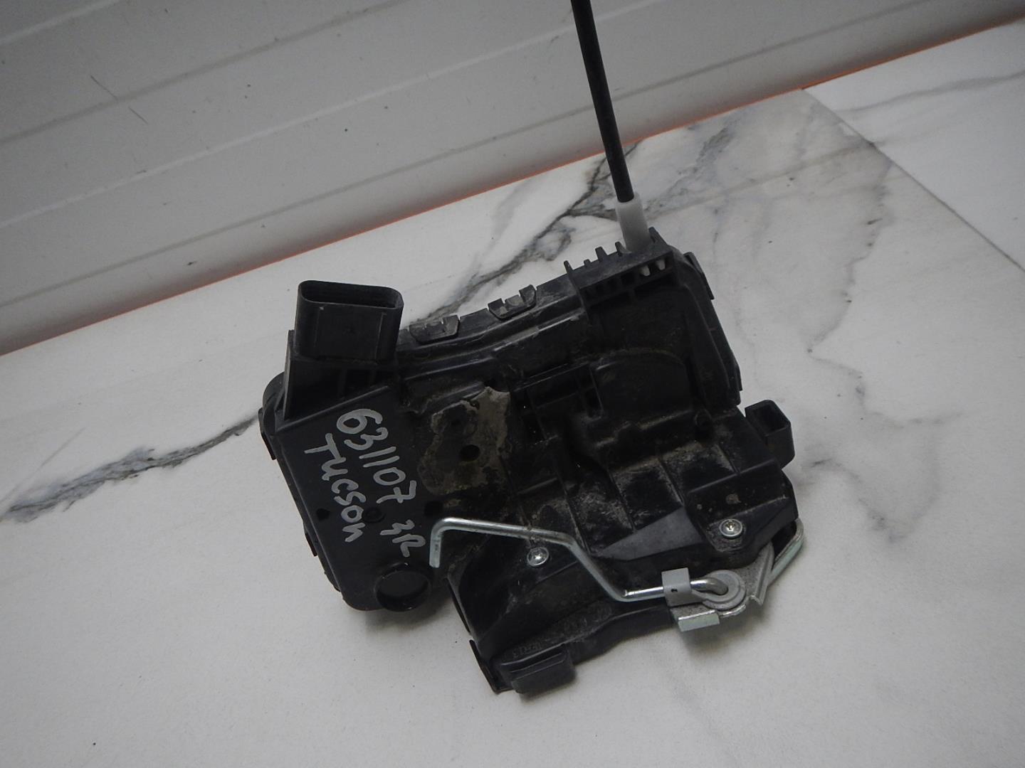 Замок двери задней правой