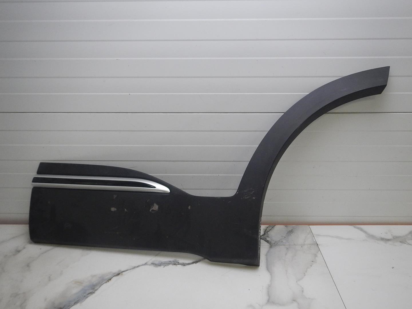 Молдинг задней левой двери