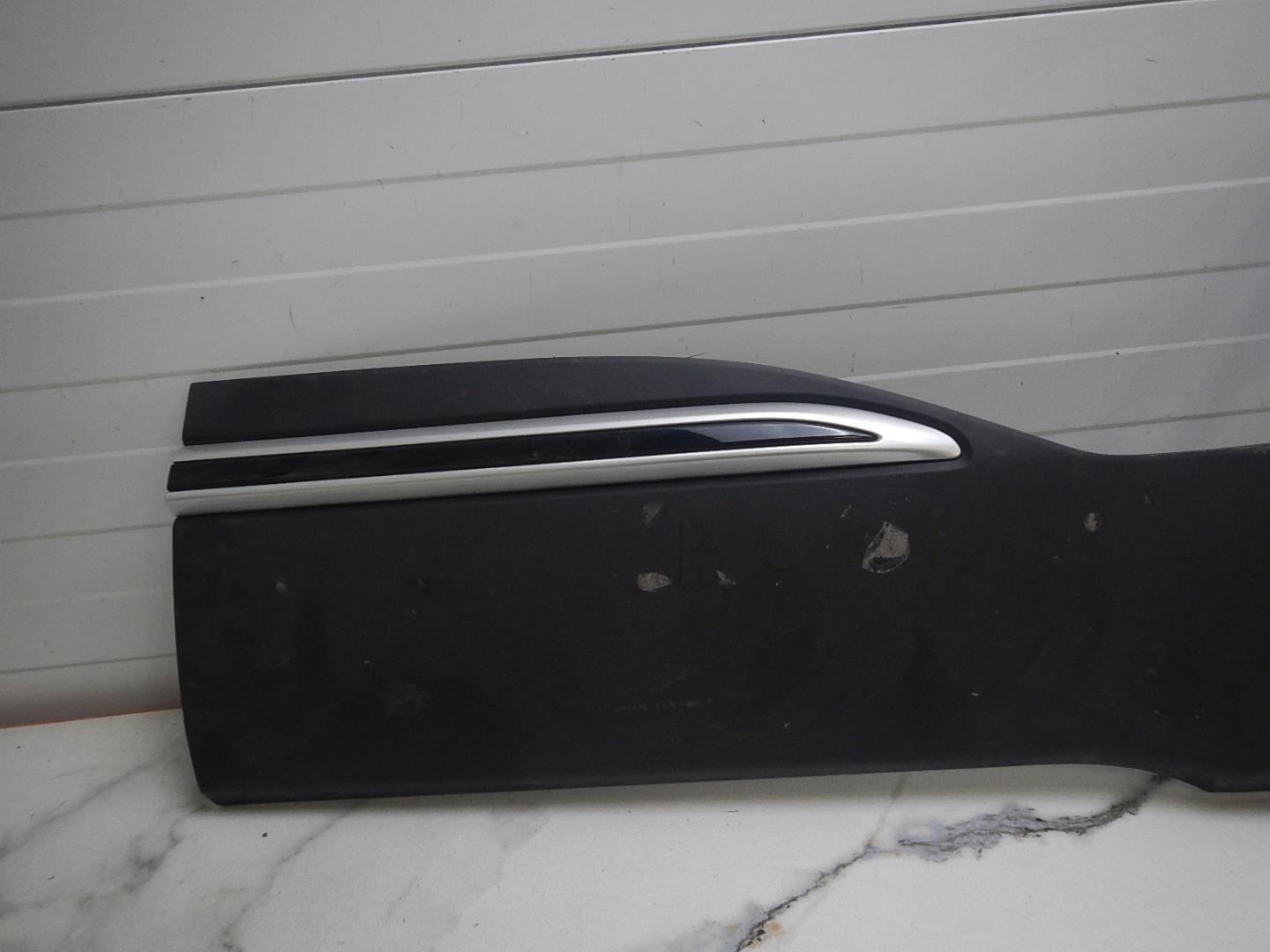 Молдинг задней левой двери