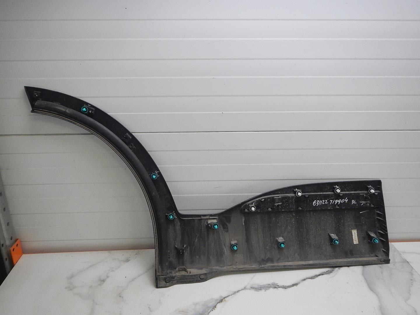 Молдинг задней левой двери