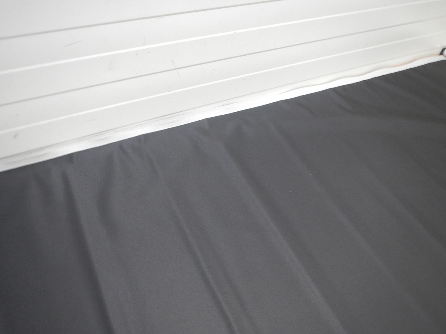 Шторка багажника