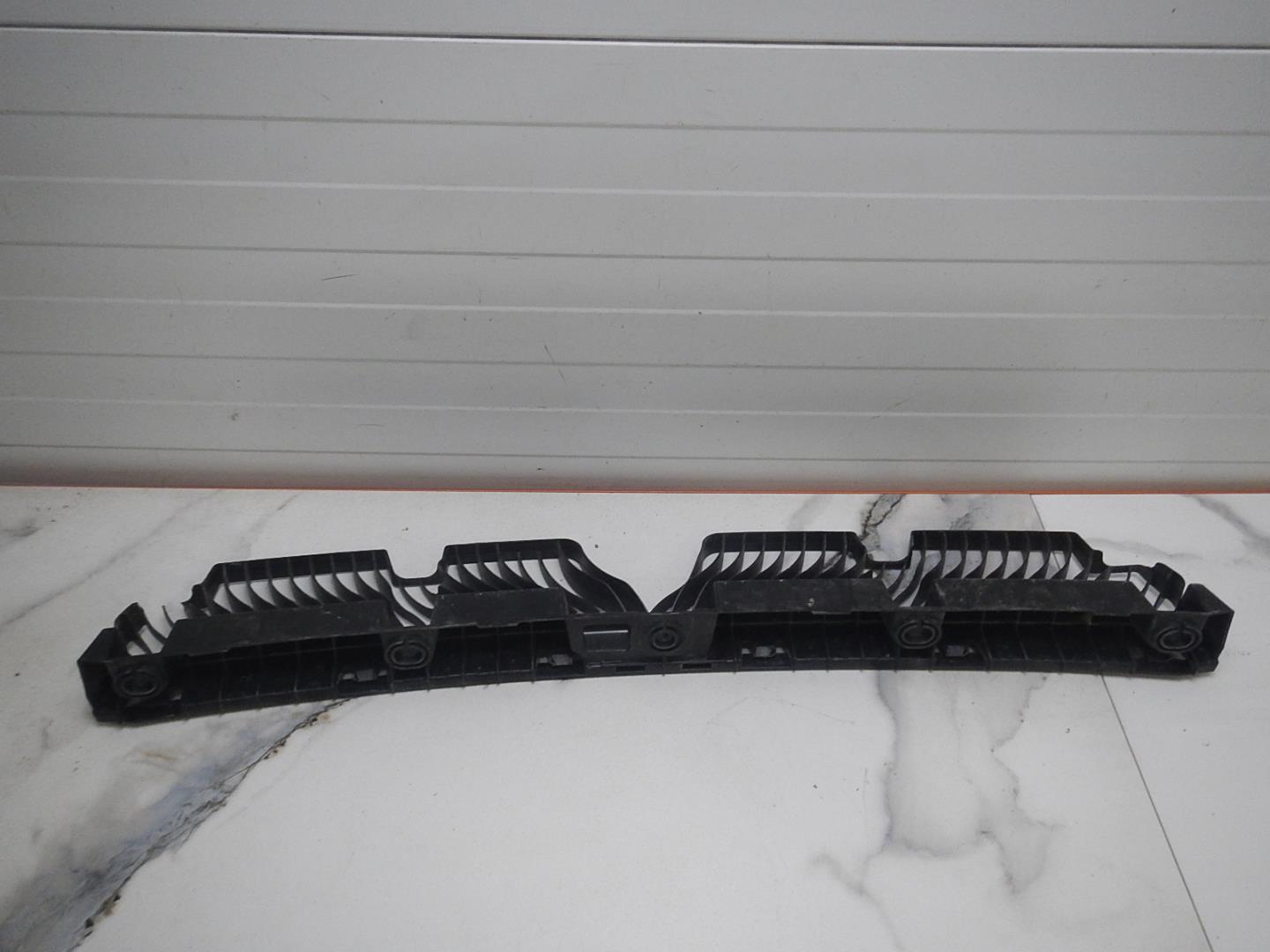 Кронштейн заднего бампера