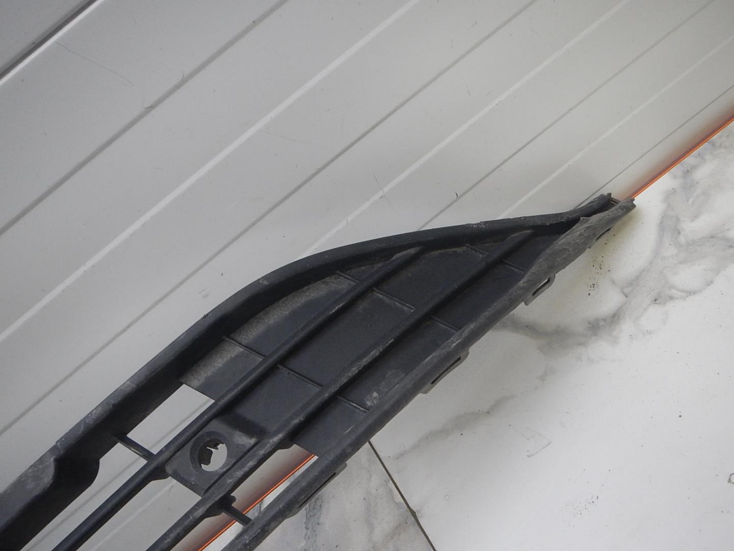 Решетка в бампер центральная